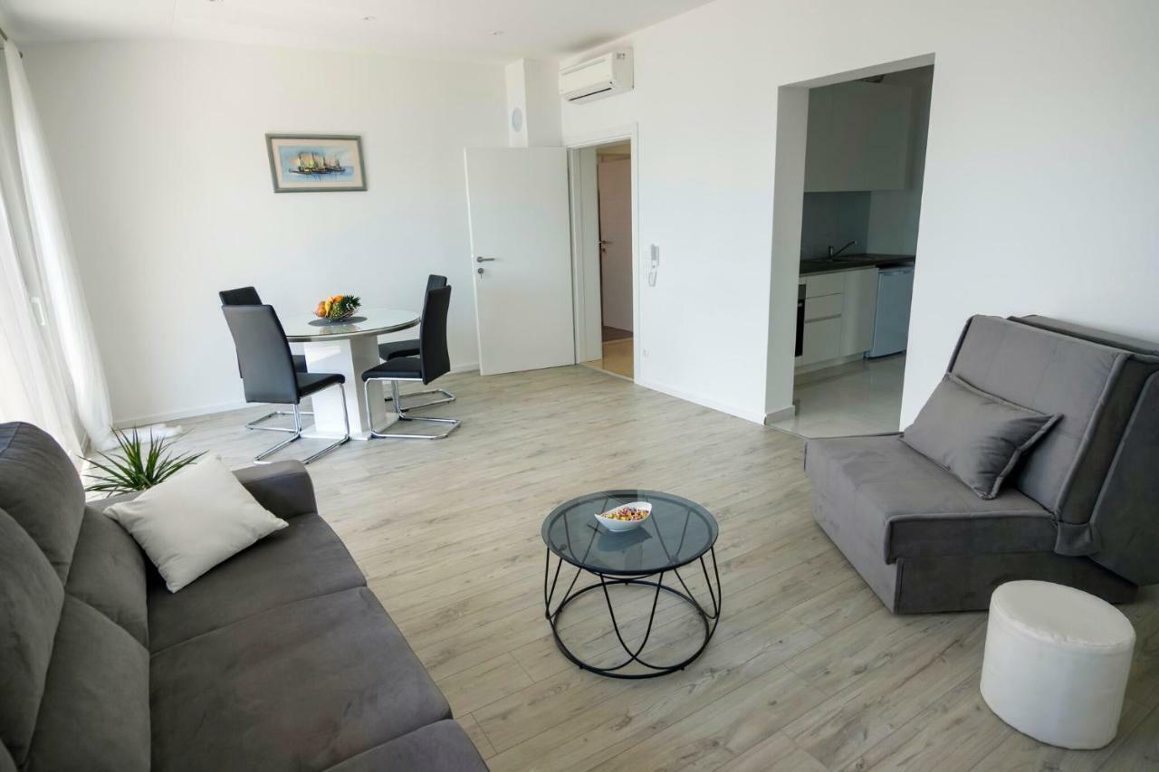 Apartmani Ticinovic Оміш Екстер'єр фото
