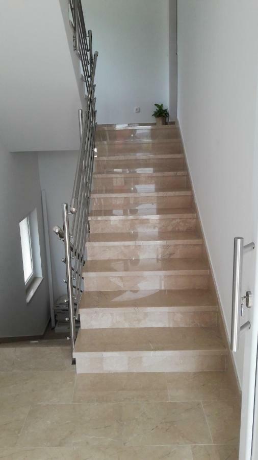 Apartmani Ticinovic Оміш Екстер'єр фото