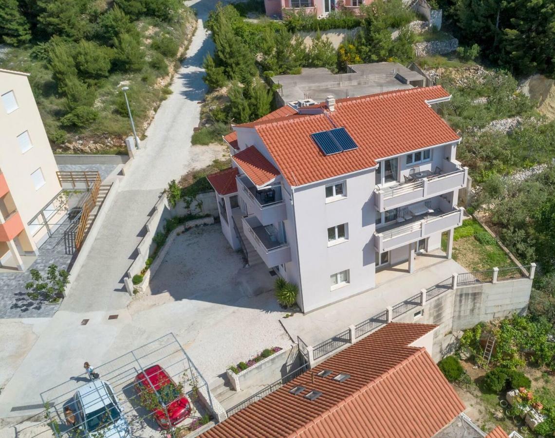 Apartmani Ticinovic Оміш Екстер'єр фото