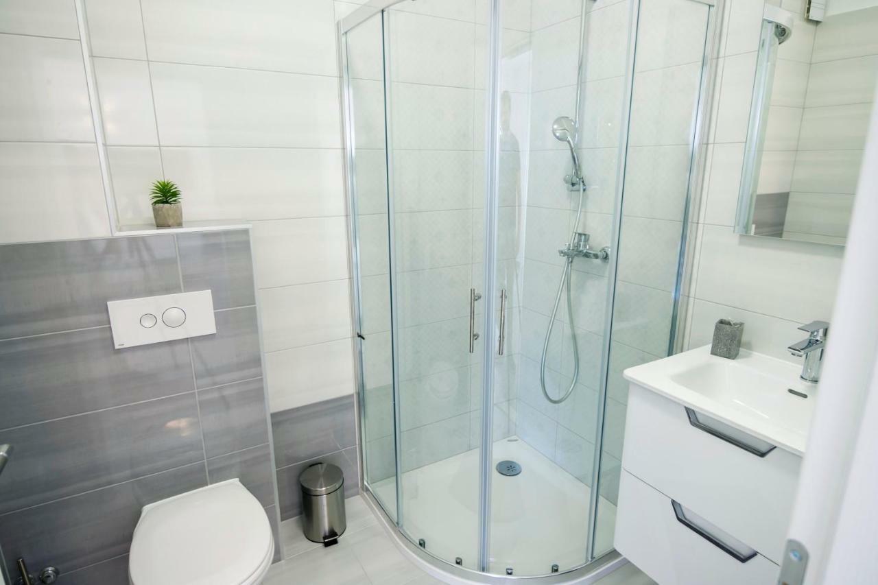 Apartmani Ticinovic Оміш Екстер'єр фото